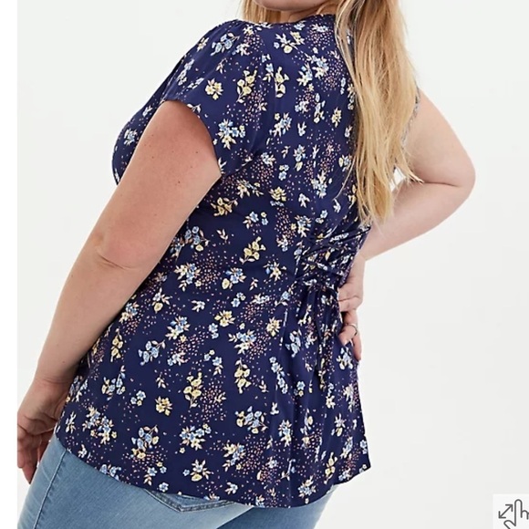 Torrid Navy Floral Stretch Challis Corset Back Blouse Size 00, Medium, 10 - Picture 3 of 16